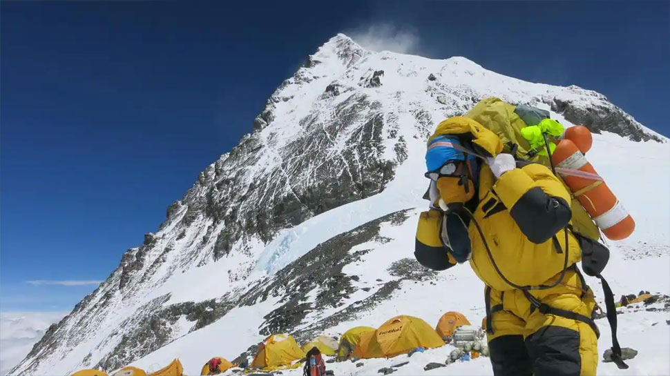 Mount Everest तक पहुंचा Coronavirus, 100 से ज्यादा पर्वतारोही मिले संक्रमित