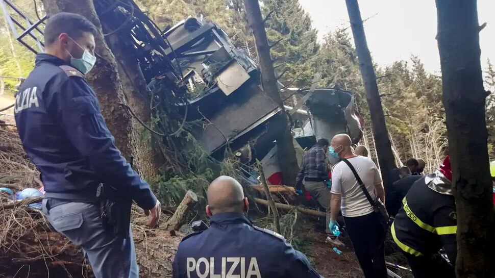 Italy: Cable Car में बैठकर देख रहे थे नीचे का खूबसूरत नजारा, तभी हो गया ये बड़ा हादसा