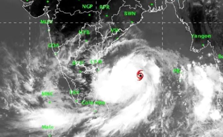 यास' के खतरनाक चक्रवाती तूफान में बदलने की संभावना, प्रशासन मुस्तैद-जोरों पर तैयारियां