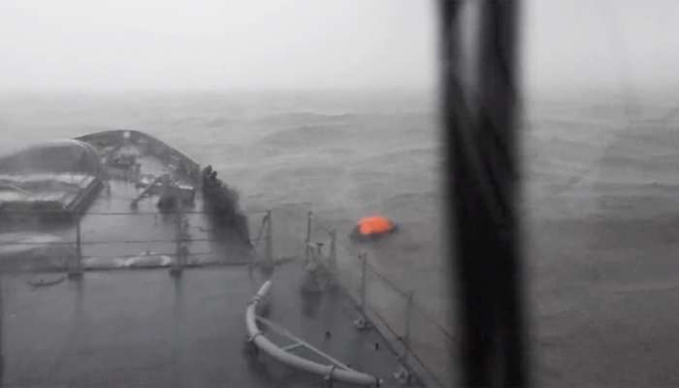 नौसेना ने बताया- P305 और नौका वरप्रदा पर मौजूद सभी 274 कर्मियों का पता चला