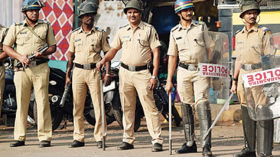 Odisha: महिला अधिकारी के भाई की बारात में उड़ीं Covid-19 प्रोटोकॉल की धज्जियां, वायरल हुआ वीडियो