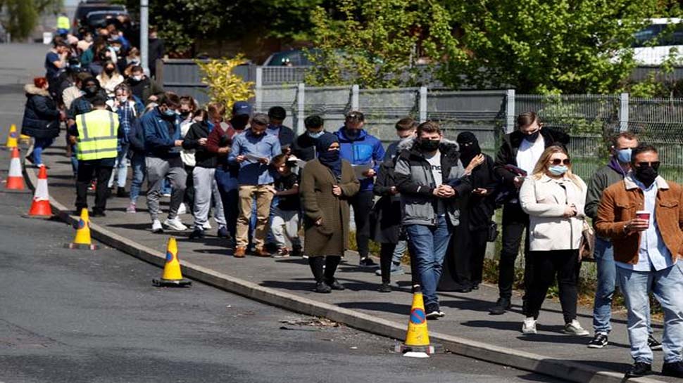 ब्रिटेनः लॉकडाउन खत्म होते ही कोरोना के मामलों में इजाफा, वायरस के नए वैरिएंट से मची हलचल