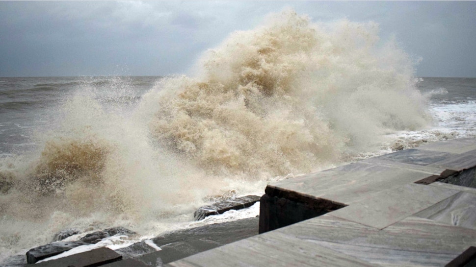 Cyclone Yaas Update: ओडिशा-बंगाल के तट से आज टकराएगा चक्रवाती तूफान यास, जानें कहां-कैसी है तैयारी