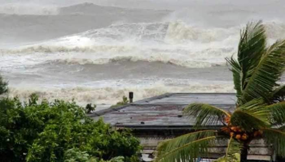 Cyclone Yaas: Odisha के साहिलों से टकराया 'यास', इलाकों में भरा पानी, कई सेवाएं बाधित
