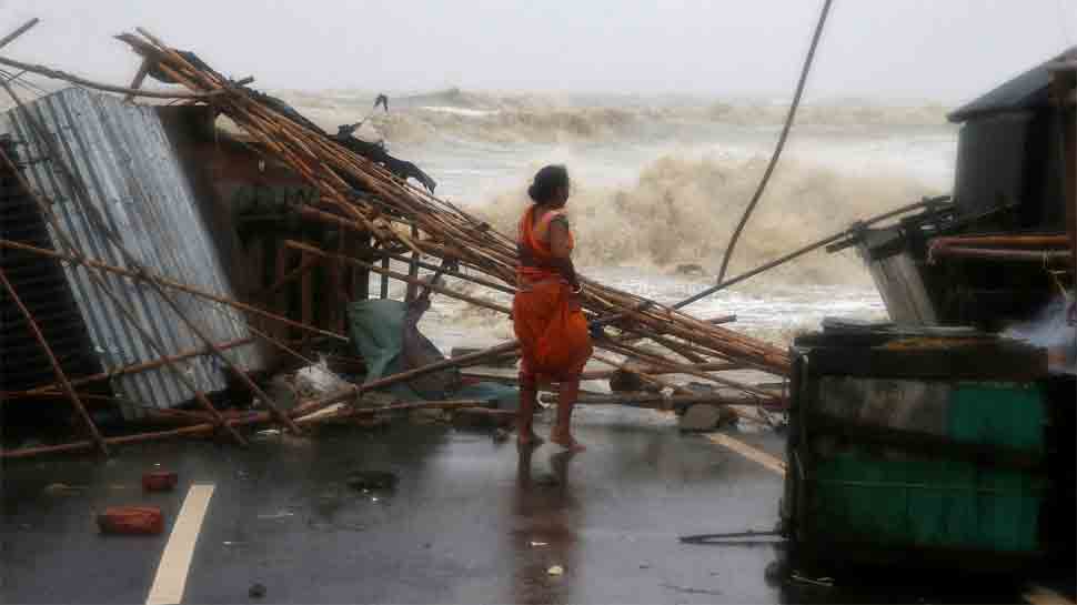 Cyclone Yaas: चार लोगों की मौत की तस्दीक, बंगाल में तीन लाख से ज़्यादा घर तबाह