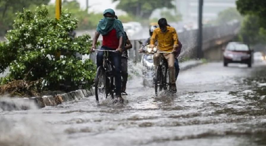 Weather Update: देश के कई इलाकों में दिखा 'यास' तूफान का असर, UP के कई जिलों में बारिश का अलर्ट जारी