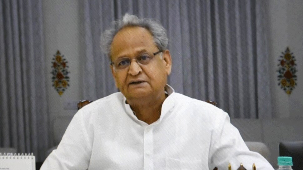 Rajasthan में Covid की डोज बर्बाद होने को लेकर CM Gehlot ने दिया बयान, बोले- झूठी खबर है