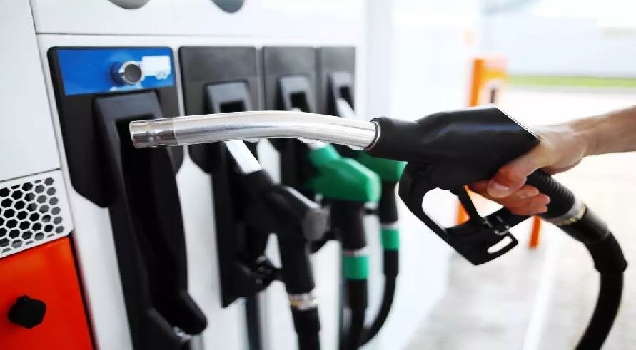 Petrol Price: पेट्रोल के दाम ने तोड़े सारे रिकॉर्ड, कीमत पहुंची 100 रुपये के पार