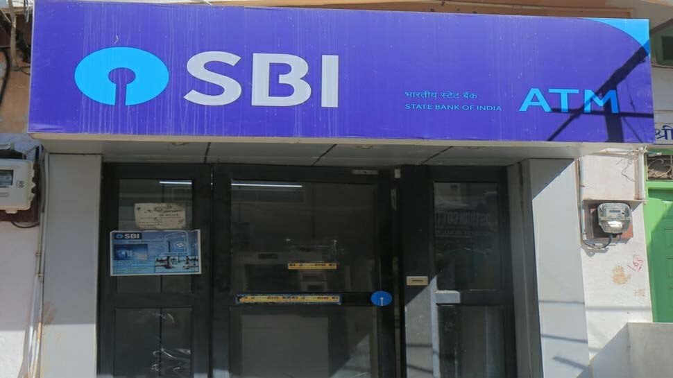 राहत: SBI से अब रोजाना निकाल सकेंगे इतने हज़ार रुपये, पढ़ें और कौन- कौन से नियम बदले
