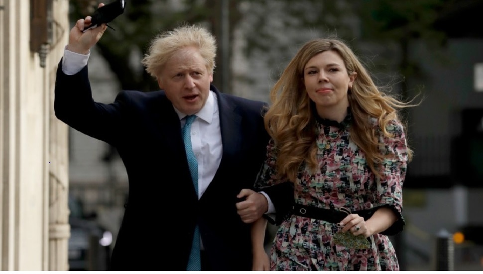ब्रिटिश PM Boris Johnson ने गुपचुप अपनी मंगेतर Carrie Symonds से रचाई शादी, उम्र में 23 साल छोटी
