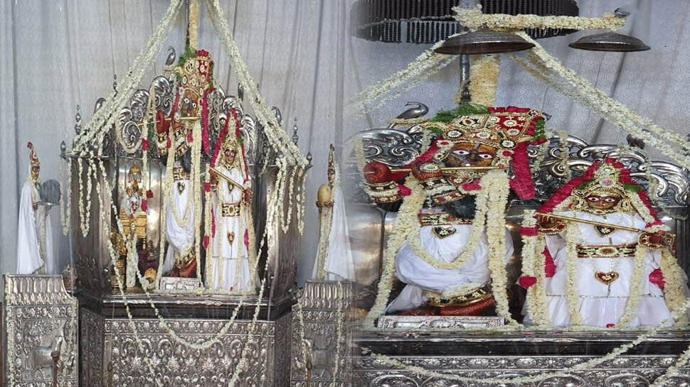 ज्येष्ठ मास में सजी ठाकुरजी की जल यात्रा की झांकियां, भक्त कर रहे Online दर्शन
