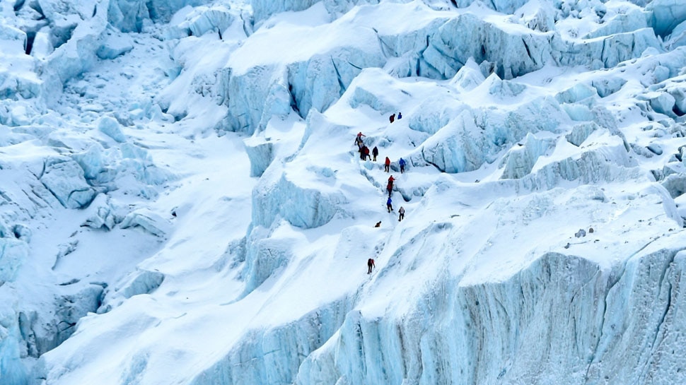 सबसे तेज गति से फतह कर डाली Mount Everest की चोटी, Hong Kong की महिला टीचर ने बनाया वर्ल्ड रिकॉर्ड