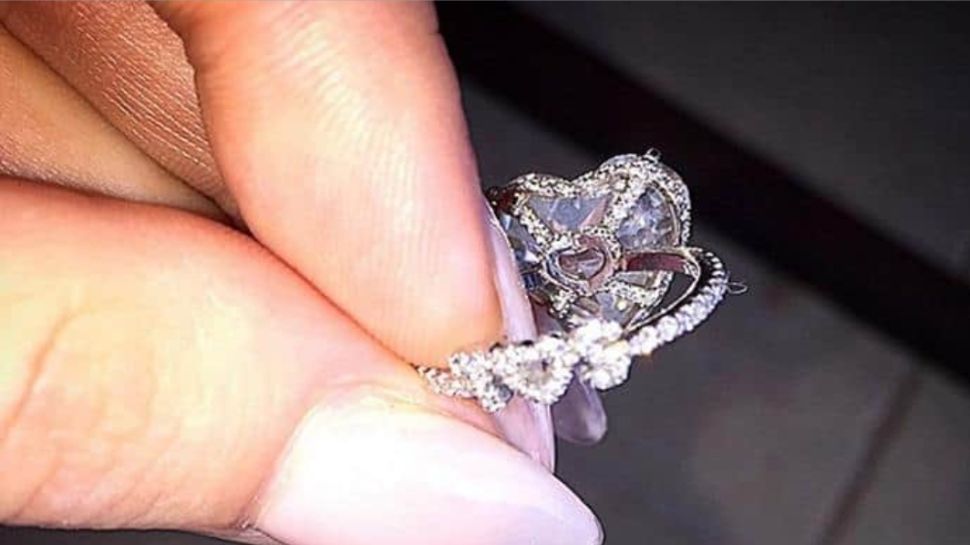 झील की गहराई में कोई अंगूठी को गोताखोर ने निकाला, भारतीय मूल के जोड़े की सगाई की थी अंगूठी