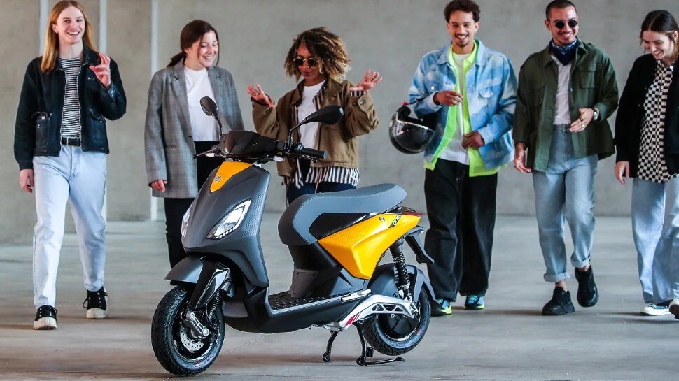 Piaggio One इलेक्ट्रिक स्कूटर लॉन्च, फुल चार्ज में चलेगा 90 किलोमीटर, देखिए लुक्स और फीचर्स
