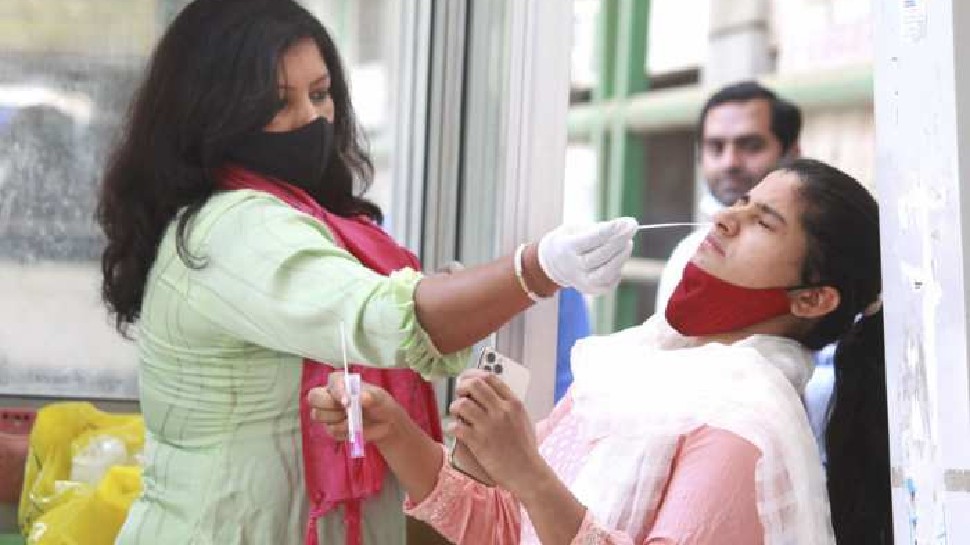 Corona Update Delhi: दिल्ली में 1% से नीचे आई संक्रमण दर, 24 घंटे में 648 नए केस