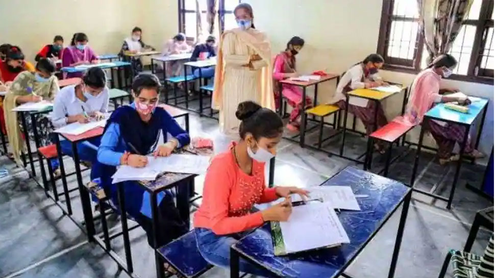 CBSE 12th Exam: 12वीं के छात्रों के भविष्य का फैसला आज, परीक्षा पर मंत्री Ramesh Pokhriyal कर सकते हैं ऐलान