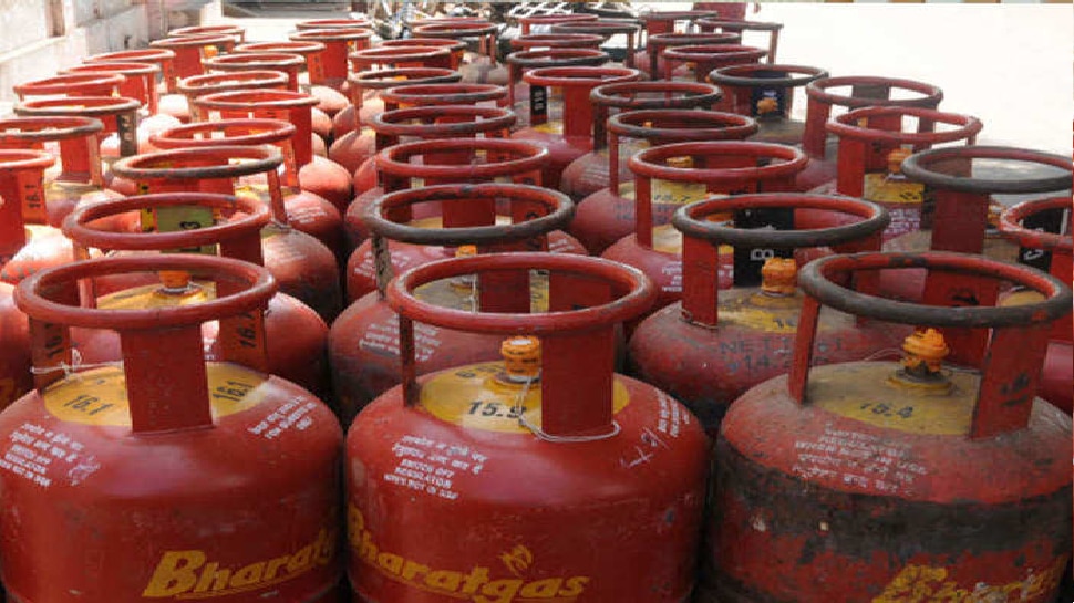 ଶସ୍ତା ହେଲା LPG ସିଲିଣ୍ଡର, ଏବେ ଏହି ରେଟରେ ମିଳିବ ଅଣ-ସବସିଡି ଯୁକ୍ତ ଗ୍ୟାସ୍