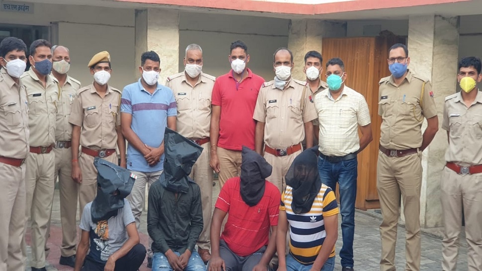 पुलिस के हत्थे चढ़े 4 शातिर बदमाश, दिनदहाड़े ATM से रुपए निकालने का कर रहे थे प्रयास