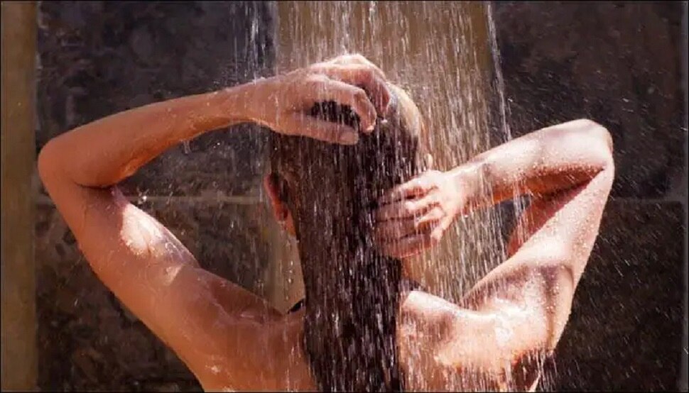 शॉवर लेते समय कभी ना करें ये गलतियां, उठाना पड़ सकता है भारी नुकसान