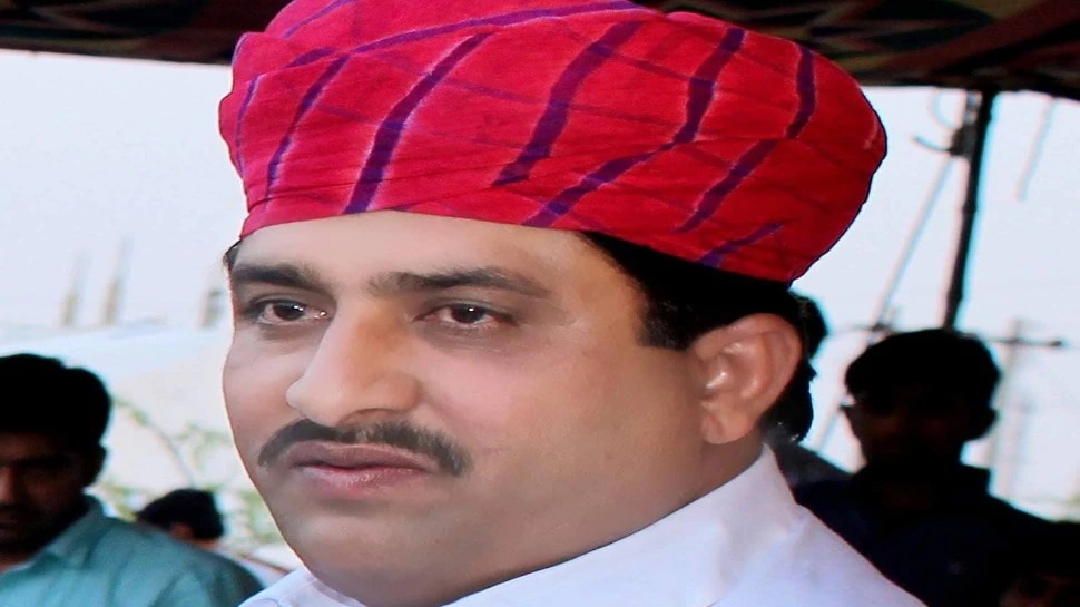 मंत्री सालेह मोहम्मद ने वैभव गहलोत के बर्थडे पर अस्पताल में बाटें फल-बिस्किट, मरीजों का जाना हाल-चाल