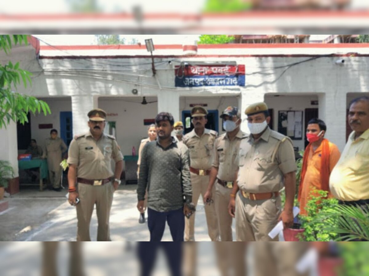 पुलिस के गिरफ्त में आरोपी 