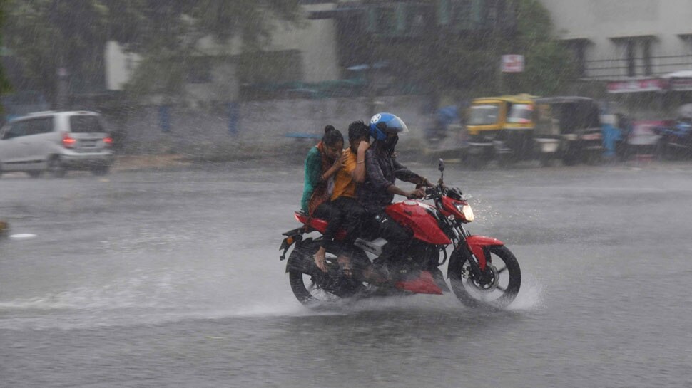 Weather Update: Delhi-NCR में तेज हवाओं के साथ बारिश, मौसम विभाग ने जारी की ये चेतावनी