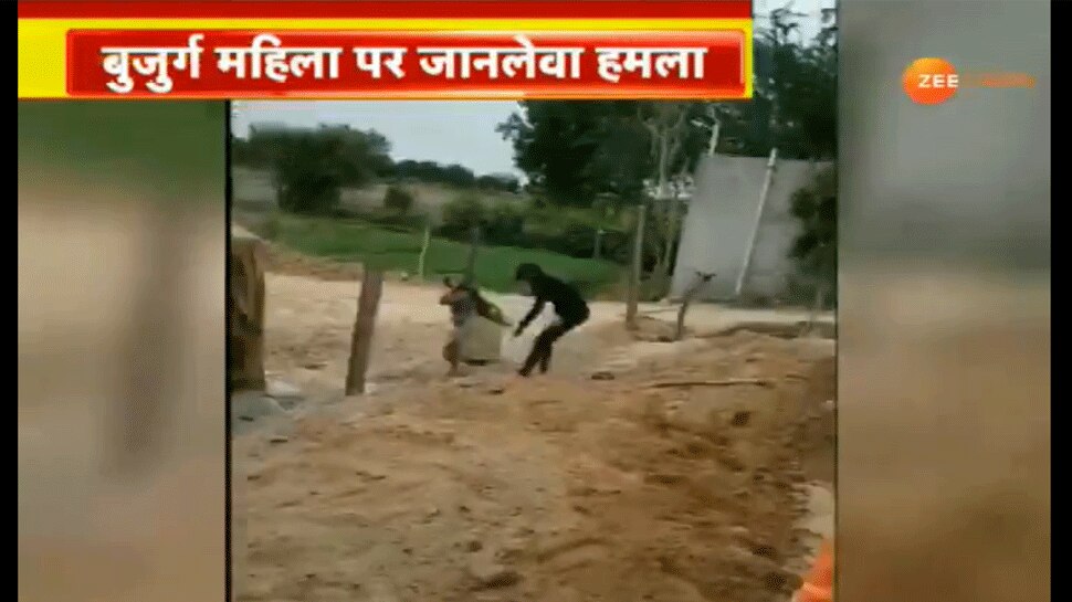 Tonk में महिलाओं के बीच दे-दनादन, बुजुर्ग महिला पर लाठियां बरसाने का Video वायरल Tonk में महिलाओं के बीच दे-दनादन, बुजुर्ग महिला पर लाठियां बरसाने का Video वायरल