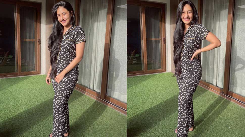 Dhanashree Verma का Sunday Morning Look बना रहा है दीवाना, पजामा की दुनिया में खो गईं Chahal की वाइफ Dhanashree Verma का Sunday Morning Look बना रहा है दीवाना, पजामा की दुनिया में खो गईं Chahal की वाइफ