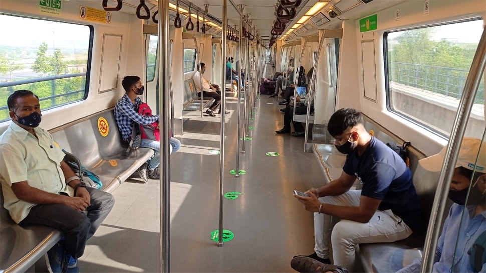 Delhi Metro Resume: दिल्ली में आज से इन नियमों के साथ शुरू हुई मेट्रो, मुंबई में बस और लोकल सर्विस बहाल