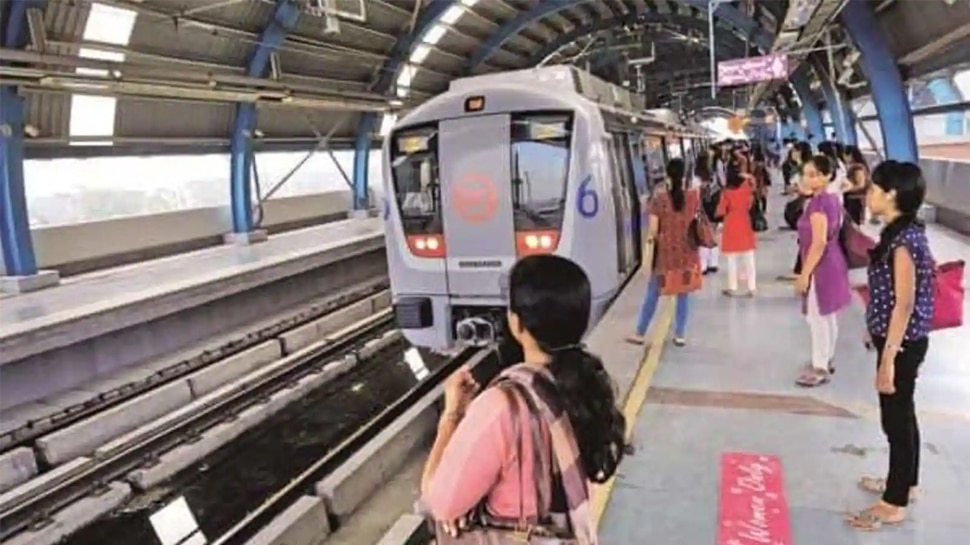 Delhi Metro Latest News: मेट्रो चलने के साथ ही गलती करने लगे लोग, तोड़े Corona से बचाव के नियम