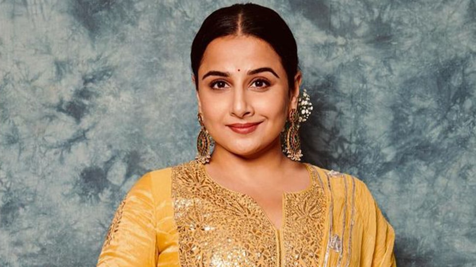 Vidya Balan ने हवा में उछाली लिपस्टिक, कैमरे के सामने ही बदल लिए कपड़े