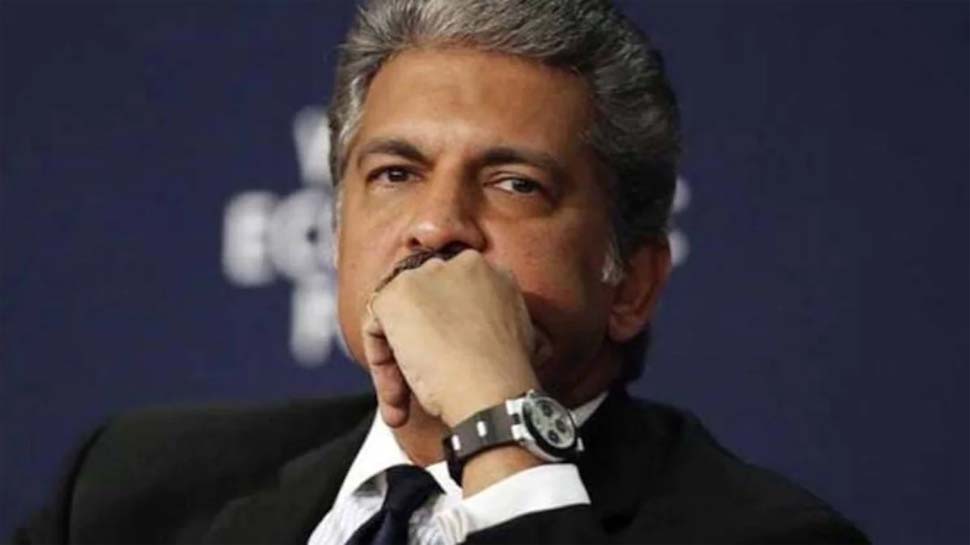 पैदल चलते हुए मोबाइल देखने पर हो जाएंगे हादसे के शिकार, मशहूर बिजनेसमैन के साथ भी घट चुकी है घटना पैदल चलते हुए मोबाइल देखने पर हो जाएंगे हादसे के शिकार, मशहूर बिजनेसमैन के साथ भी घट चुकी है घटना