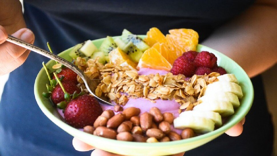 Breakfast Tips: दिनभर एनर्जेटिक रहने के लिए नाश्ते में जरूर खाएं ये चीजें, एक्सपर्ट्स ने बताए गजब के लाभ