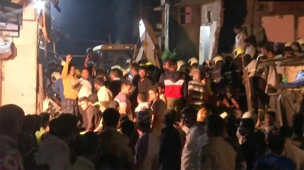 मुंबई: शदीद बारिश के बाद गिरी 4 मंजिला इमारत, 11 लोगों की मौत, 7 जख्मी
