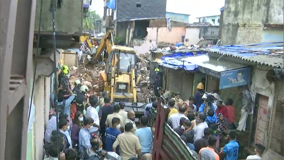 मुंबई: शदीद बारिश के बाद गिरी 4 मंजिला इमारत, 11 लोगों की मौत, 7 जख्मी