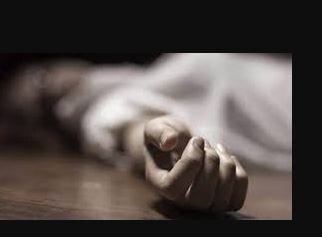 दो हसीना एक दीवानाः सहेलियों को एक ही लड़के से प्यार, फोन पर हुआ झगड़ा तो एक ने लगा ली फांसी