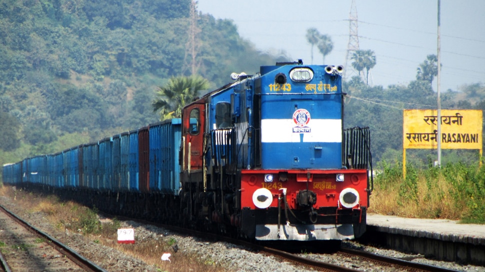 LTE कन्युनिकेशन से जुड़ेंगी ट्रेनें Trains will run from Long Term Evolution Communication