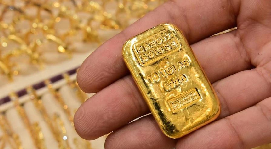 Gold Price: सोने के दाम में आई भारी गिरावट, रिकॉर्ड कीमत से 6,600 रुपये सस्ता हुआ सोना