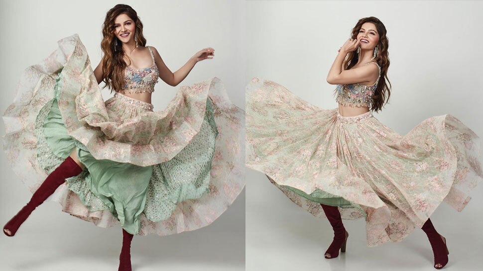 स्टाइलिश पेस्टल ब्लाउज Rubina Dilaik Photos