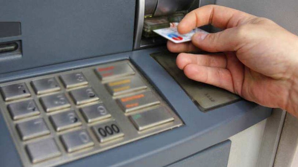 ATM का फ्री लिमिट से ज्यादा इस्तेमाल अब पड़ेगा महंगा, RBI ने बढ़ाई ये फीस