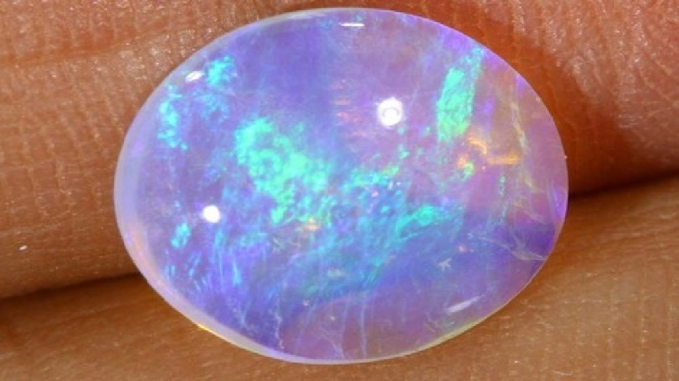 व्‍यक्ति की Life बदल देता है Opal