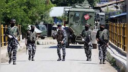 जम्मू-कश्मीर के Sopore में आतंकी हमला, दो पुलिसकर्मी शहीद, 2 लोगों की मौत
