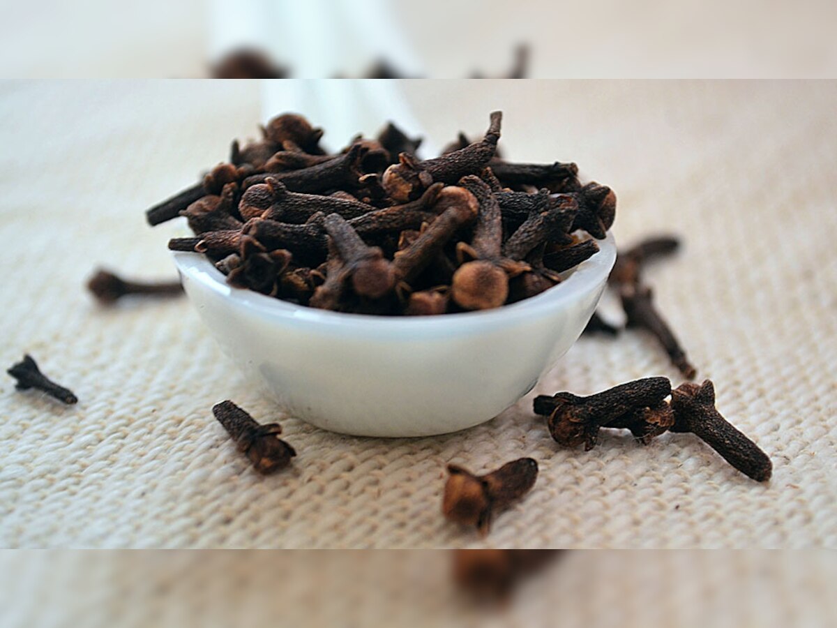 Benefits of Cloves Diseases run away from consumption of cloves, eat