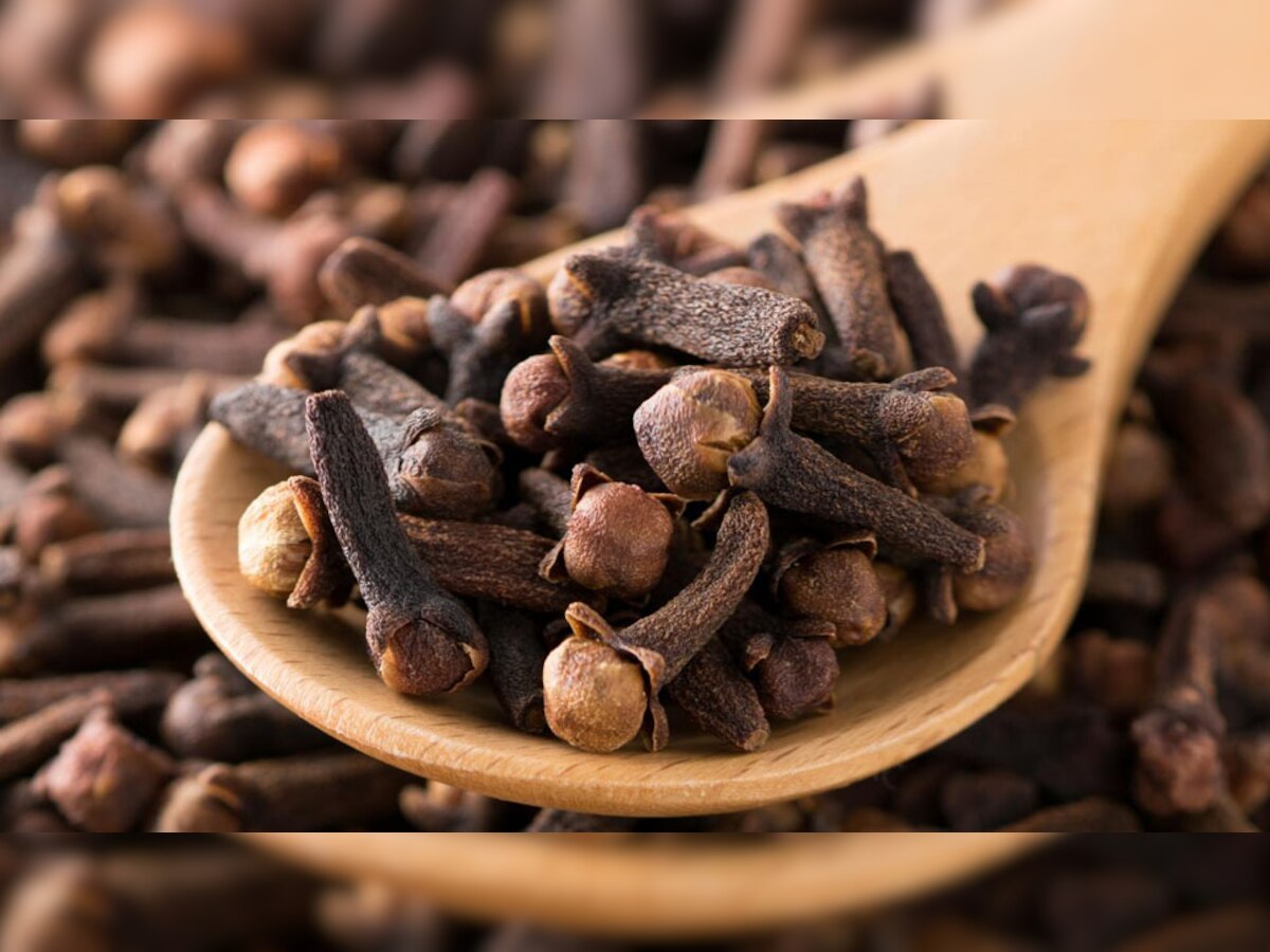 Benefits of Cloves Diseases run away from consumption of cloves, eat