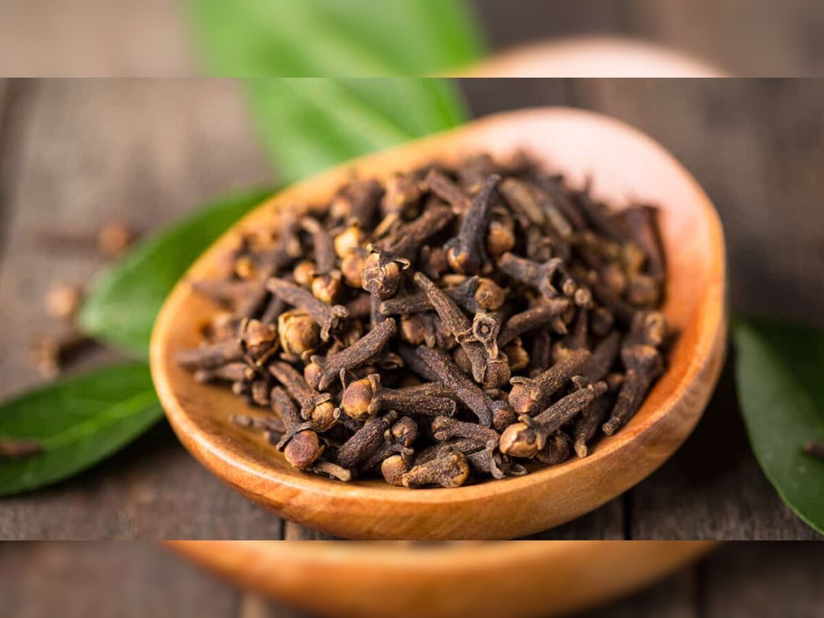 Benefits of Cloves Diseases run away from consumption of cloves, eat