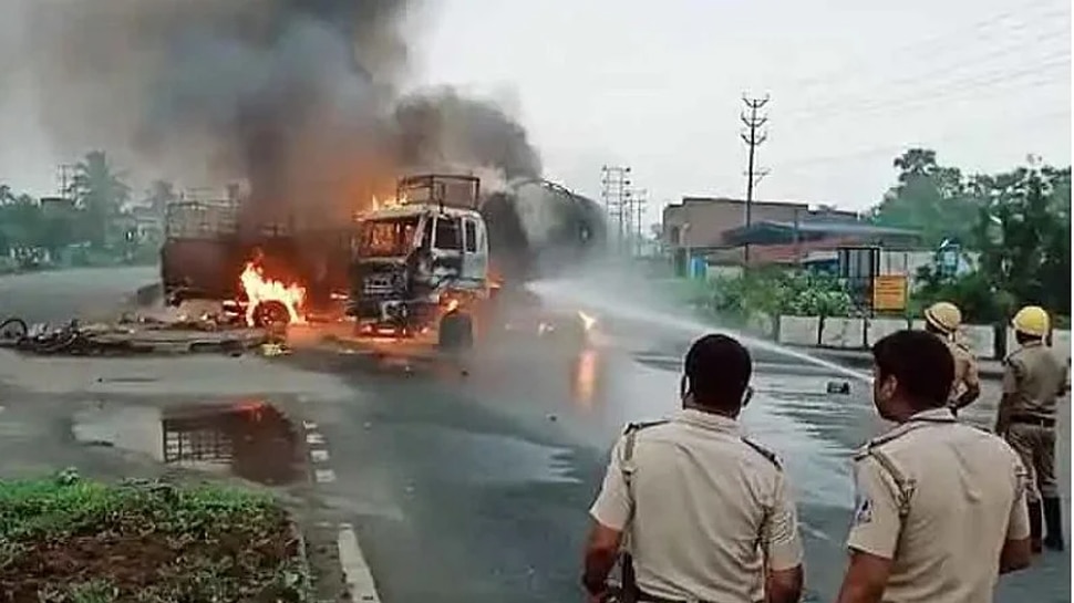 पश्चिम बंगाल: आसनसोल में दवा के ट्रक और तेल के टैंकर में टक्कर, 3 लोगों की मौत