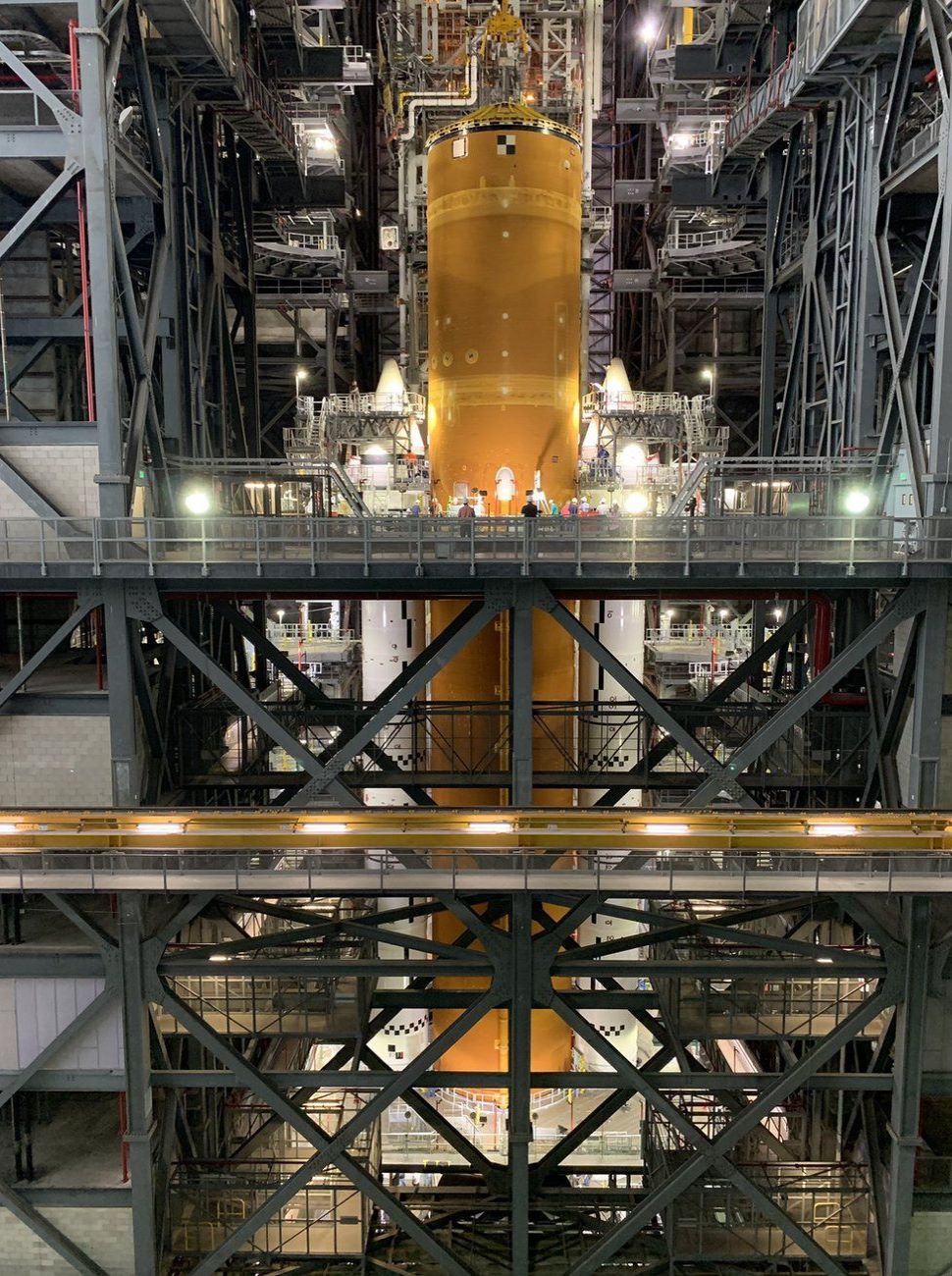 एसएलएस (SLS) को पहली उड़ान first picture of NASA's 'megarocket'