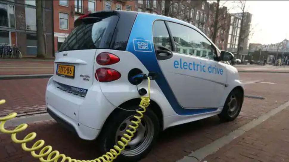 नई कार ख़रीदने की सोच रहे हैं, मगर Electric Car को लेकर हैं कंफ्यूज़? तो जानिए इसके बारे में सब कुछ नई कार ख़रीदने की सोच रहे हैं, मगर Electric Car को लेकर हैं कंफ्यूज़? तो जानिए इसके बारे में सब कुछ