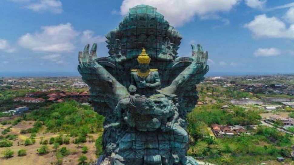 Worlds largest statue of Lord Vishnu in Bali, Indonesia इंडोनेशिया मुस्लिम देश में भगवान