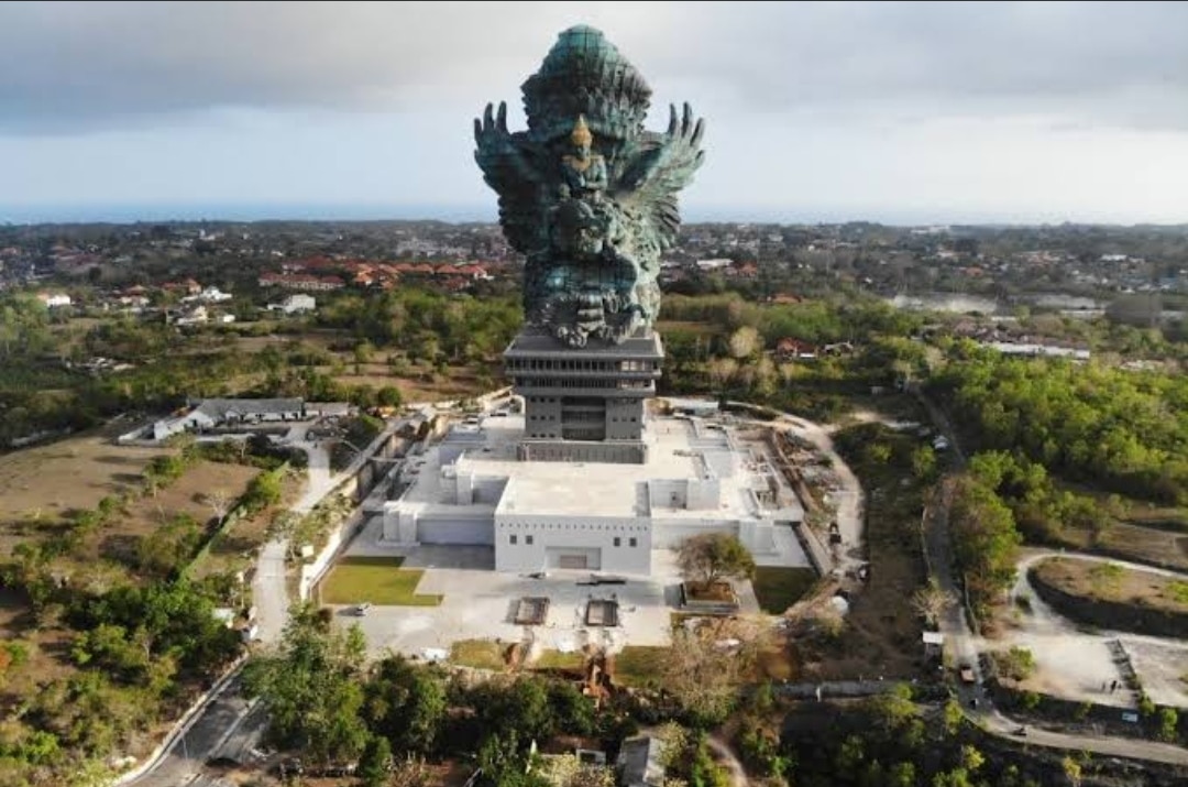 मुस्लिम देश में भगवान विष्णु की मूर्ति Worlds largest statue of Lord Vishnu in Indonesia 2